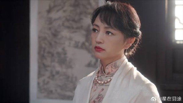 小伙犯了事,自首前和家人告别,妈妈失望至极