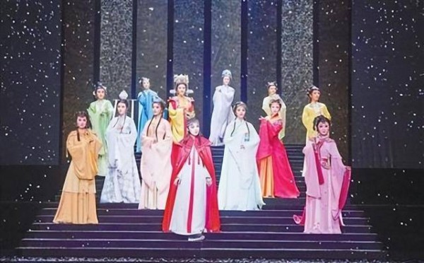 越剧《我的大观园》剧评：得失尽在“我”