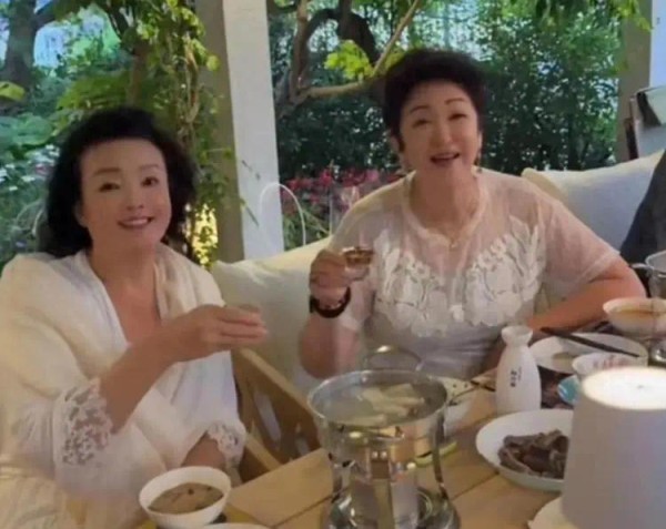 黄春梅近况堪忧！自曝“想哭哭不出”，张兰笑容灿烂与闺蜜畅饮