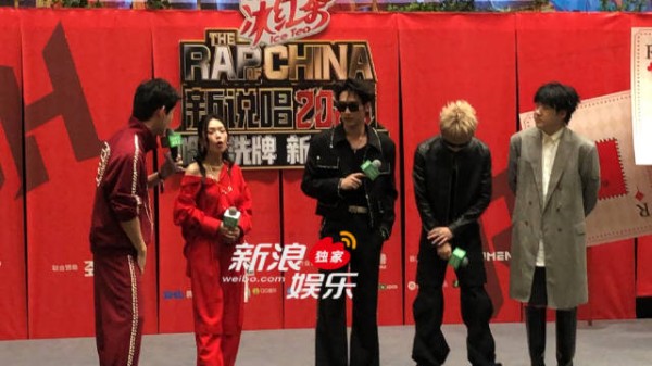 听到被夸是“dadyy级别的帅”之后,@时代少年团-严浩翔 耳朵一下子就红啦!