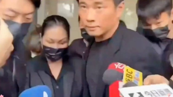 白冰冰再次透露S妈近况:憋着一口气状况堪忧,眼睛都哭肿了!