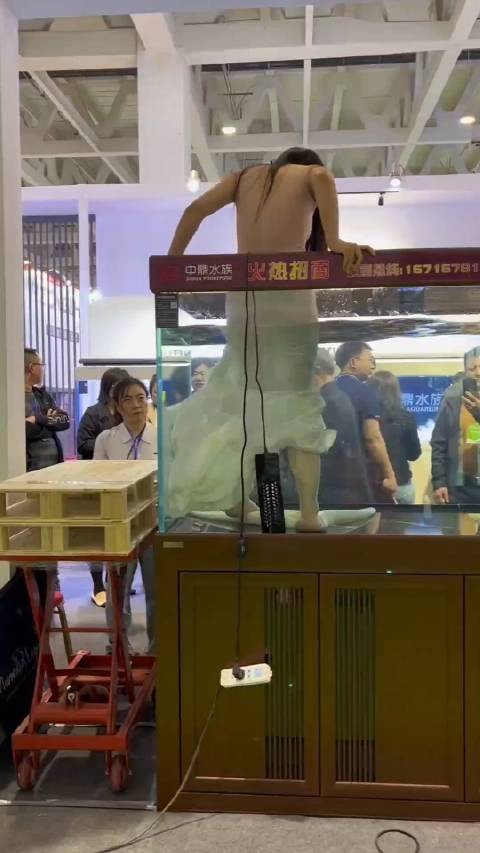小刀拉屁股，开眼了