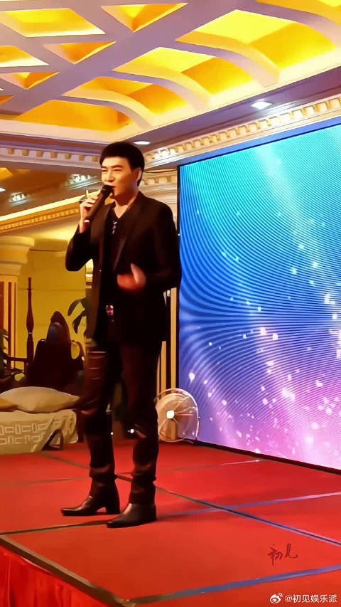 曾经的古装第一美男,为了妻子隐退,常年低调做公益