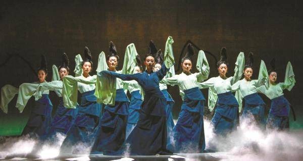 舞蹈诗剧《只此青绿》迎来2025年宁波首演