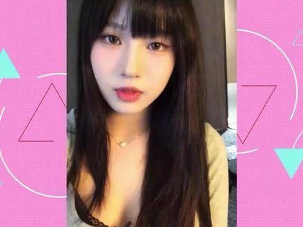 汪峰的长女罕见晒出自拍，18岁的她气质焕然一新，甜美与女神风范兼具
