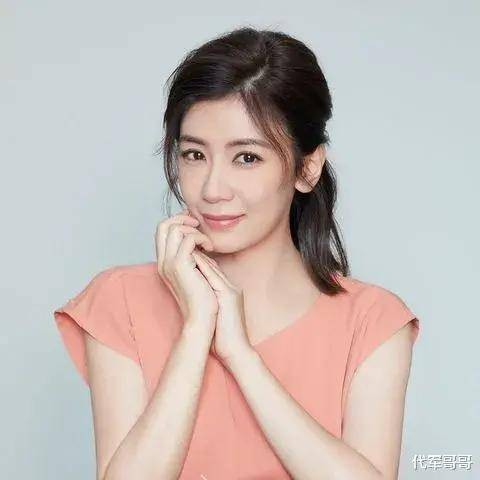 “身高不高颜值炸裂”6位女星，最矮1米53，有人疑似1米49