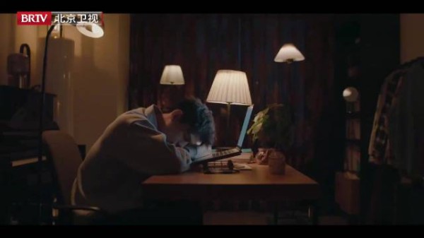 “去飞，去闯，去成为自己的光”