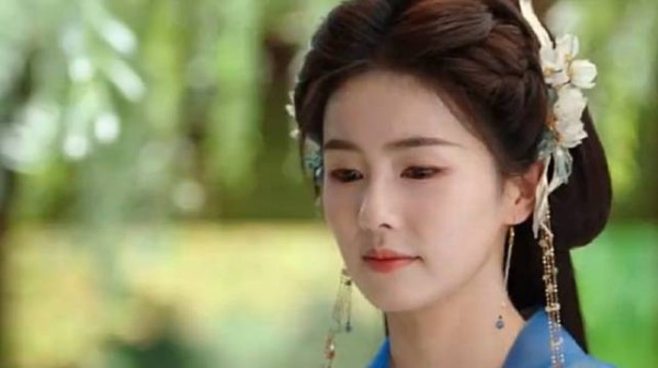 白鹿《临江仙》演绎神女式大方，温柔诠释花如月李青月