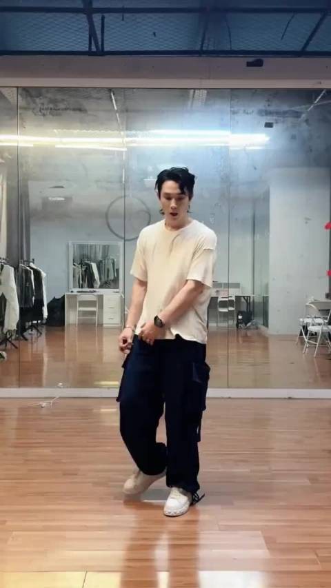 什么发型都能驾驭～跳舞整个人状态都不一样了好帅