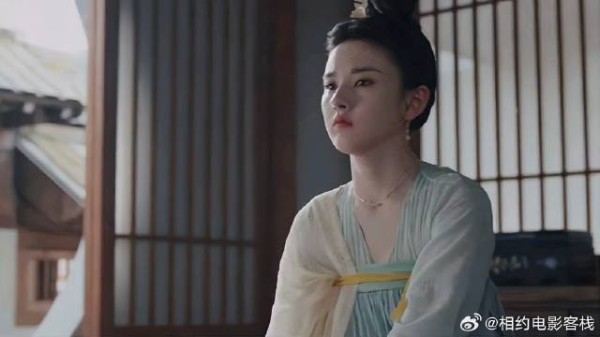 女孩身边的捉妖师,竟是当年救她的小男孩