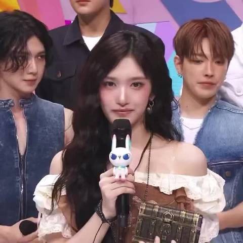 李瑞 人歌mc 250615 人歌MC直播贤瑞cut 美貌check ʚ︎ɞ