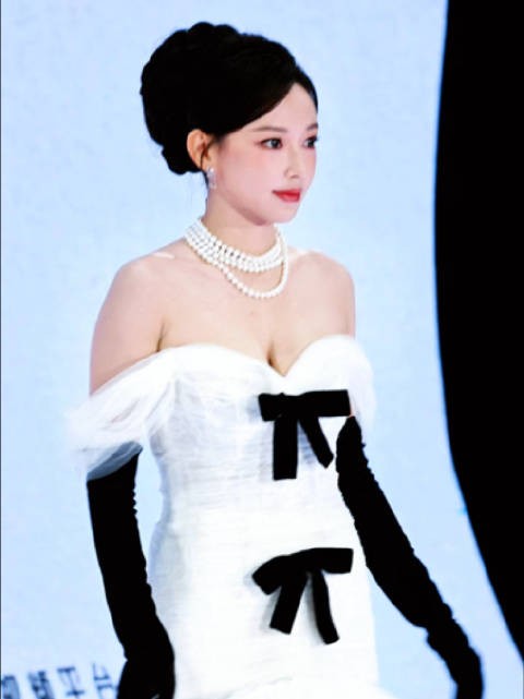 程潇这套礼服好美哦