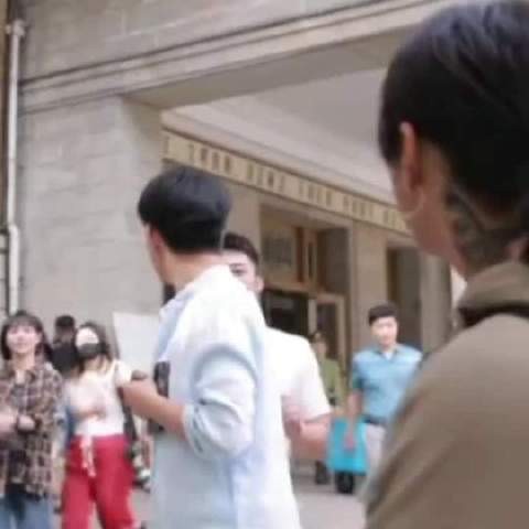 大肌肉是不是很好摸啊燃哥