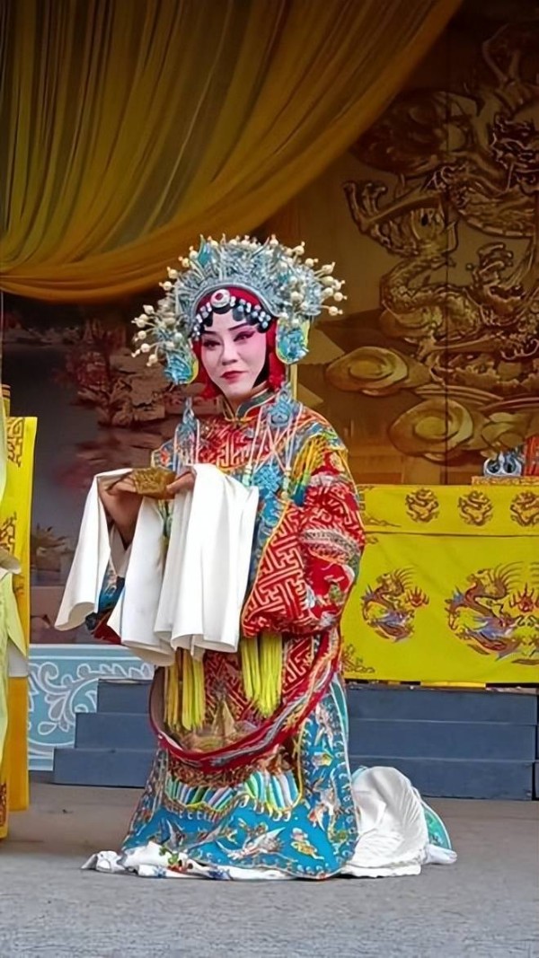 豫剧《三哭殿》中银屏公主的心理解读，就能得出谁演的到位