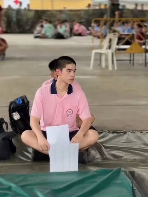 阳光帅气的泰国高中生小哥哥