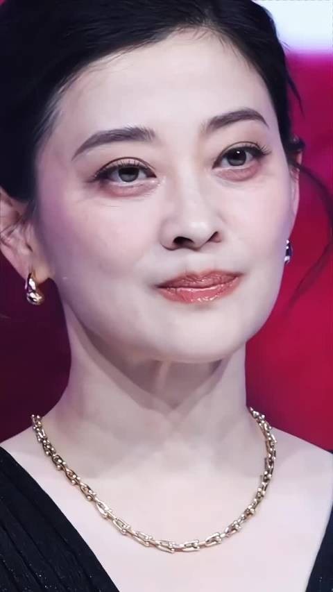 梅婷好神奇,年轻时不显年轻,老了不显老