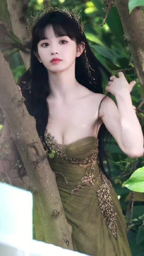 田曦薇肌肉线条太怀念了 什么时候还能再穿呢