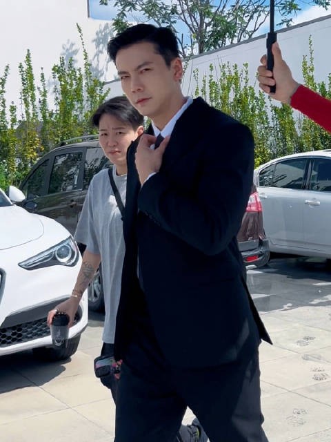 陈伟霆《许我耀眼》西装造型路透曝光