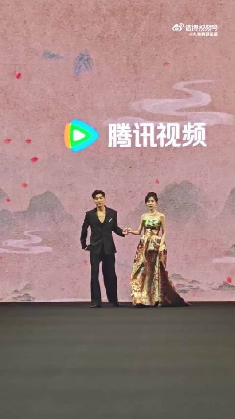 孟子义和刘学义走红毯 有一些话不知当讲不当讲