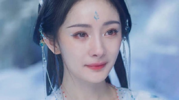杨幂回应演技质疑称情感充沛，眼神戏获赞