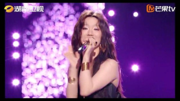 单依纯献唱晚安曲《一个人跳舞》亮相湖南卫视
