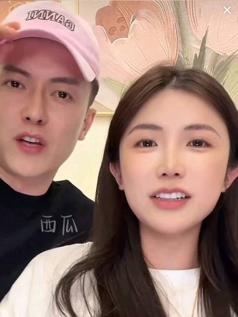 罗拉王能能同框直播，两人在一起三年了，好有夫妻相！