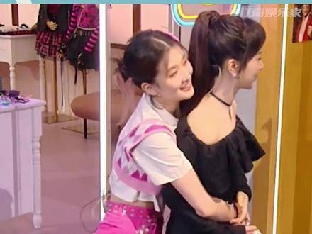 她们一个如夏天般热情,一个似秋天般温柔 姐妹 友情