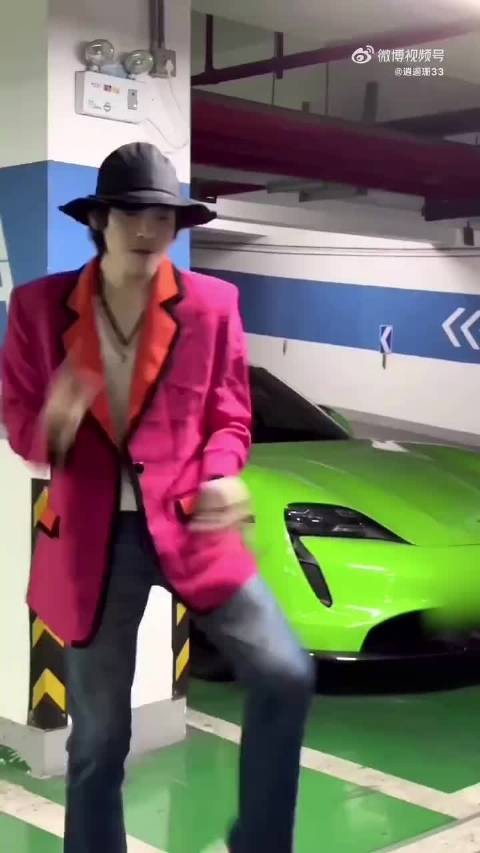 向佐地下车库跳郭碧婷新歌舞蹈