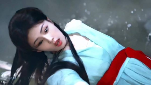 叶璃落水受惊给我美得心尖一颤