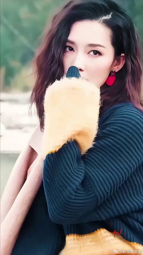 你们要的李沁来了,神仙颜值太美了,李沁露背诗画造型