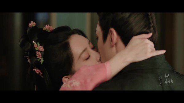 孟子义桃花映江山含酒接吻，发5万红包