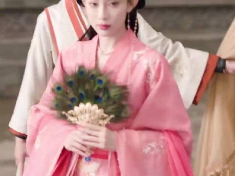 姜桃花被下药后与孟姐眼神暧昧
