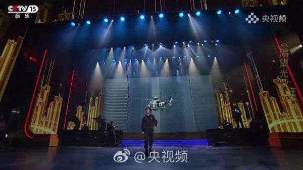 和王一博一起致敬缉毒警