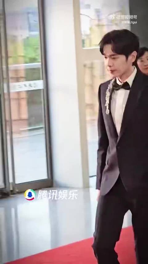 张若昀携范闲回归白玉兰奖,五年后再证实力
