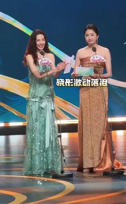 关晓彤确实是藏不住事的年纪