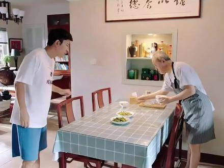 已婚儿子与单身儿子待遇天差地别,这家人真是笑料不断