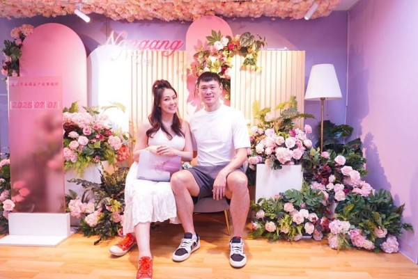 刘雨柔官宣再婚！挺孕肚与男友胡凯翔登记结婚