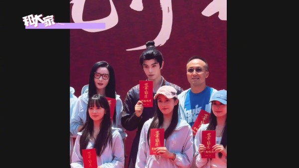 丁禹兮横店出席花开锦绣开机仪式，感谢粉丝支持