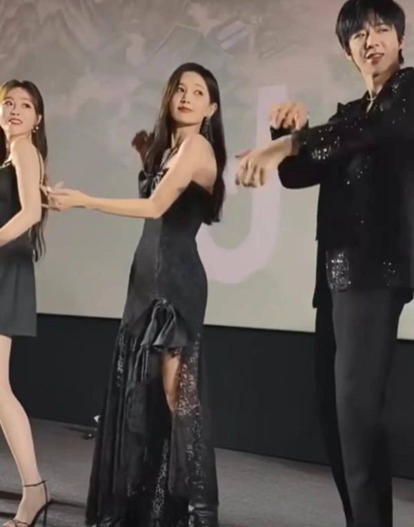 李一桐，戳穿丑男刘宇宁资源不断的真相，她给女演员们都提了个醒