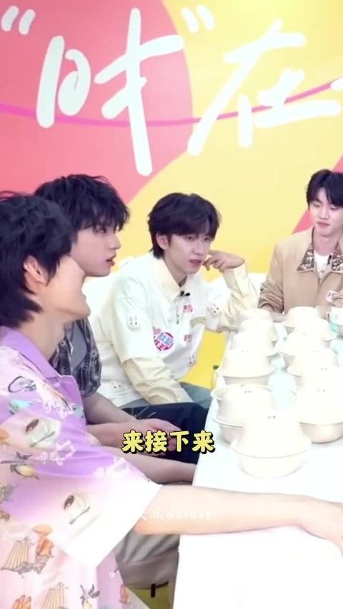 两只很有默契的米奇哈哈哈哈 文霖