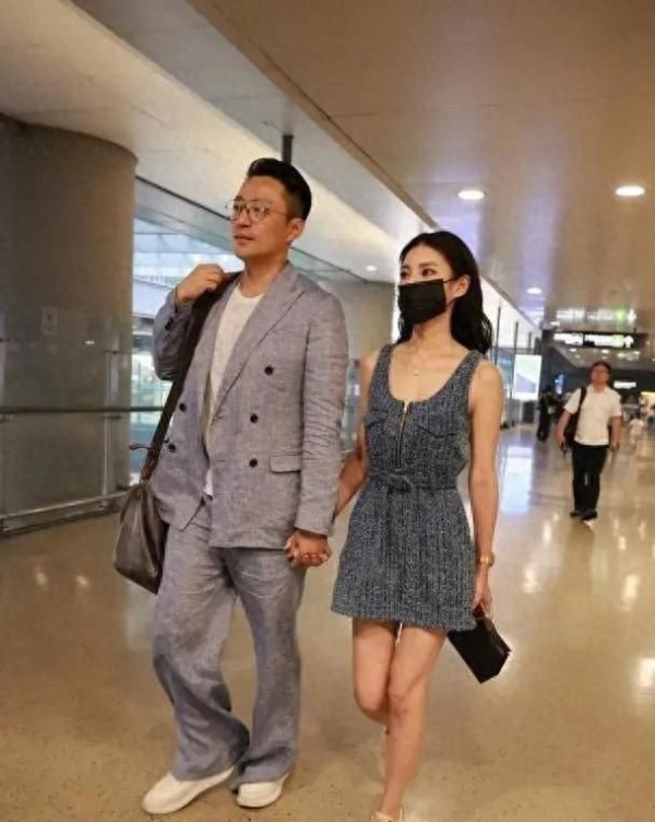 汪小菲夫妻回台北，马筱梅身上好多淤青，玥儿黏着后妈感情好