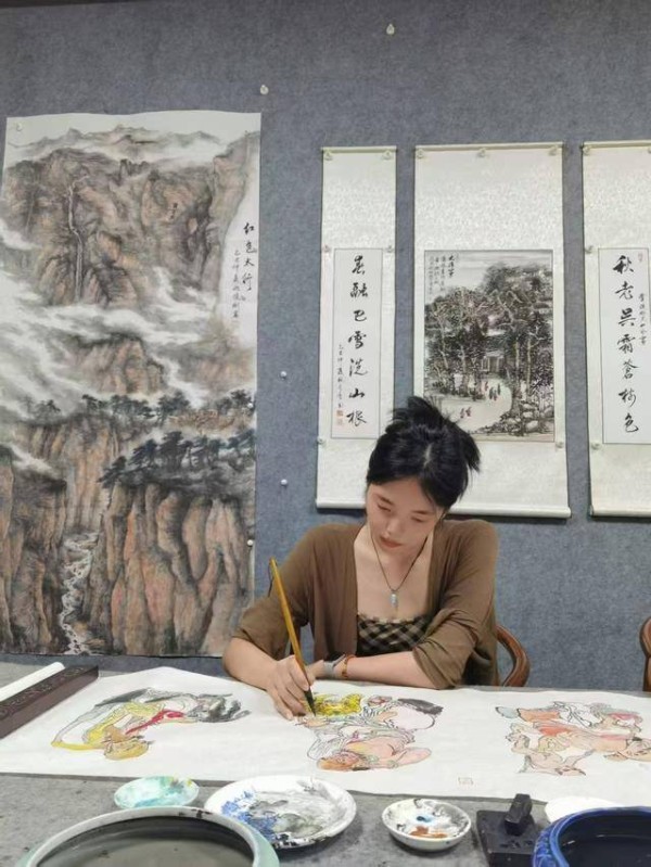 青年画家杨其菁：心入画中 情融笔墨