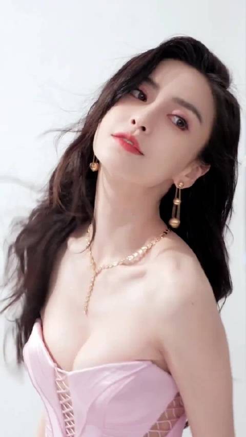 杨颖姐姐越来越性感了