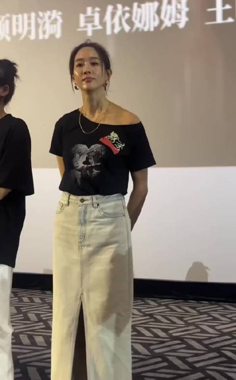 张钧甯做为一个女星脸怎么油成这样,难道没有化妆师吗?