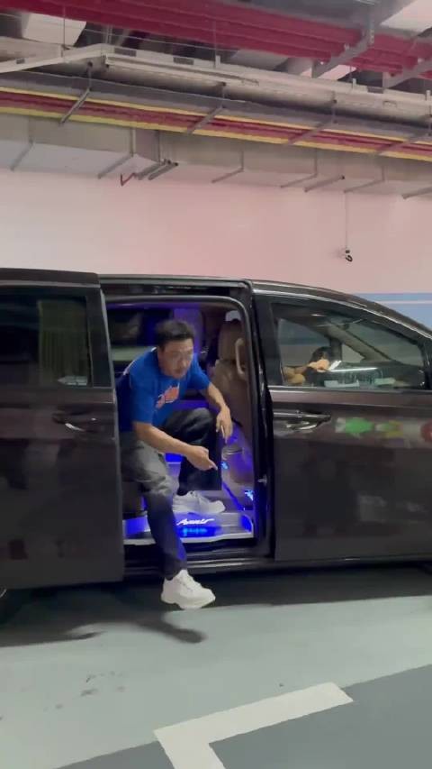 贾冰竟然瘦了40斤，走路都轻快多了，也不打呼了，焕然一新！