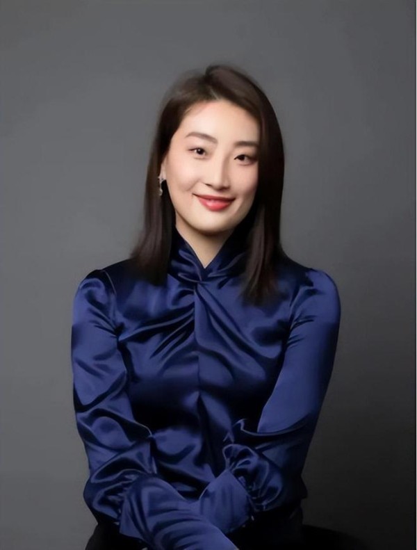 容情敌生3孩，暗中转移核心资产，施幼珍的“隐忍棋局”太厉害！