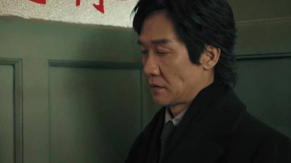 护士长竟然在办公室里养起了小白脸，岂料却被人当场发现