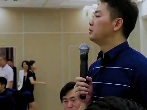 男人花自己的钱让别人开心,很有成就感!