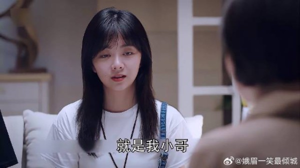 女孩被变态骚扰，抓到警局后才发现那人是她小哥！