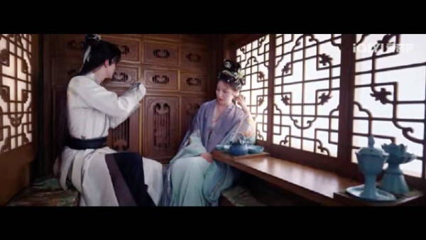 你俩现在真的是旁若无人了，燕迟的男友力真的拉满了，他好会啊，管别人怎么想